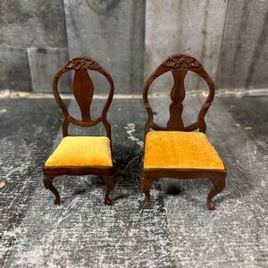 Dollhouse Sonia Messer Chairs With Label - Damaged